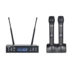 MadBoy U-TUBE 20PD setti koostuu kahdesta laadukkaasta mikrofonista, latausyksiköstä, sekä LCD-näytöllisestä vastaanottimesta.